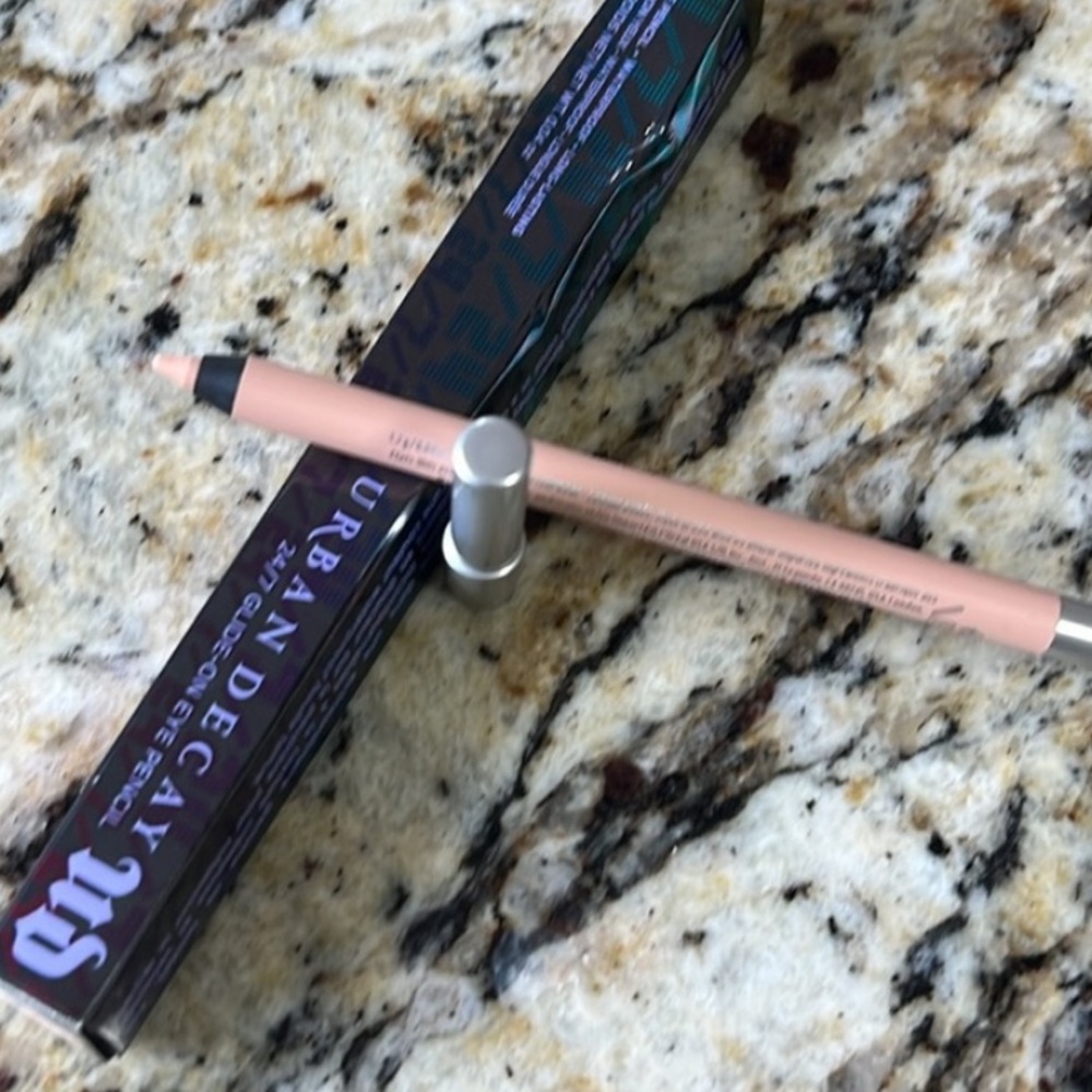 ⚡️💕Urban Decay Beige Flag Tightline Eye Pencil